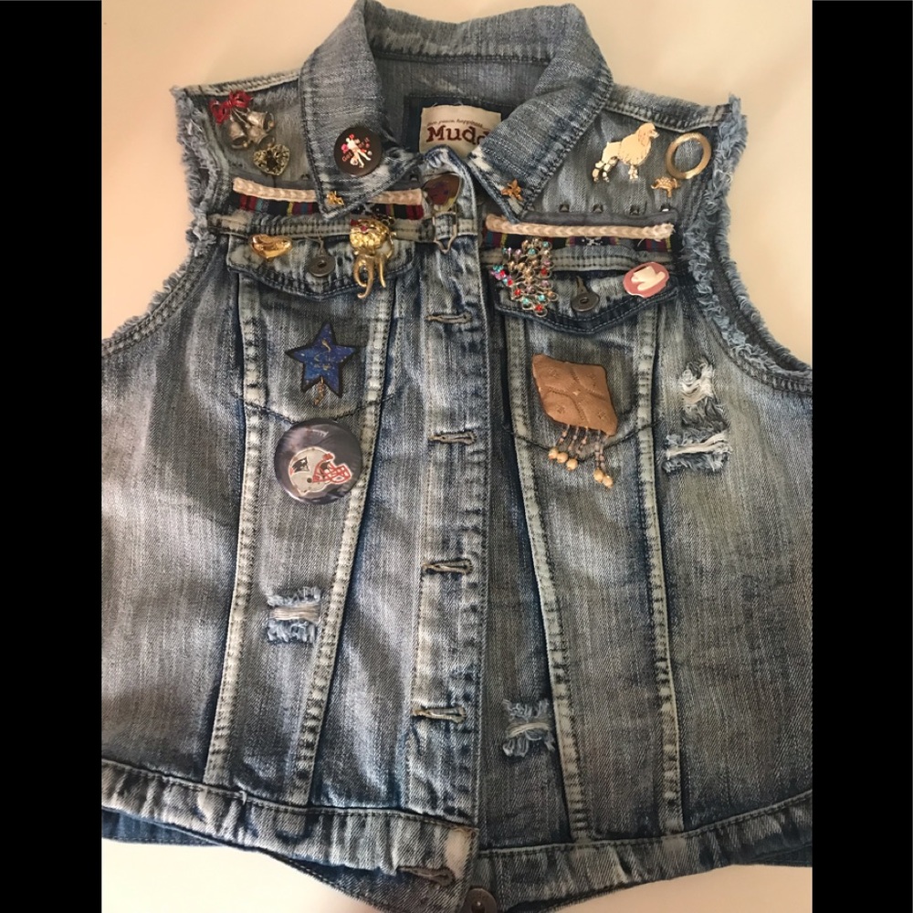 Mudd denim vest with lots of pins
